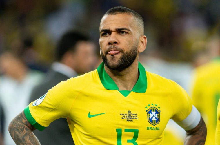 Chuyển nhượng Barca 28/7: Alves có kế hoạch trở lại Barca cùng Neymar