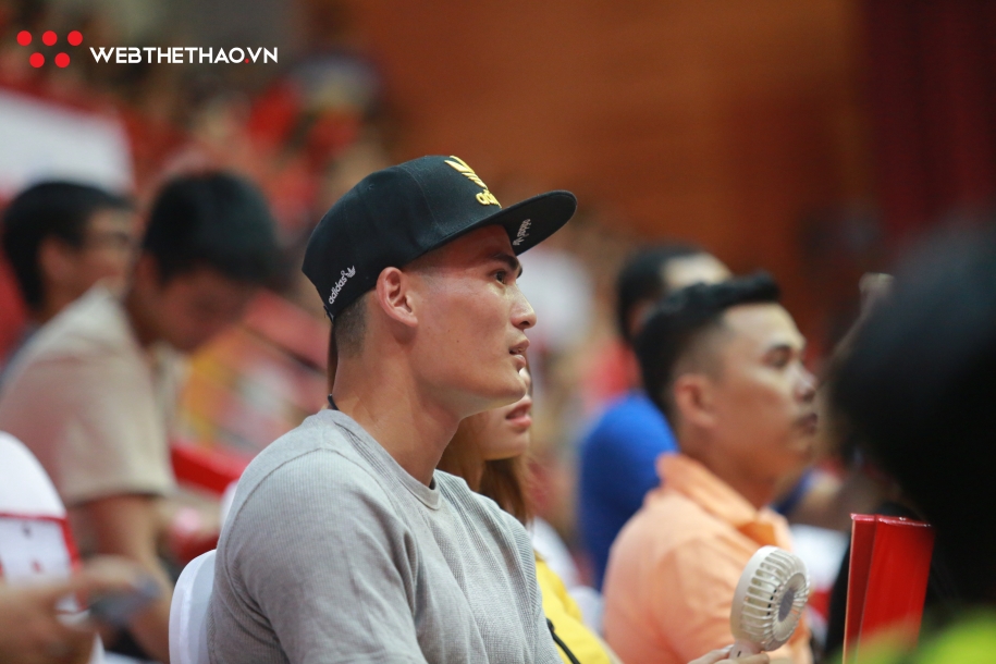 Quách Công Lịch cổ vũ Thang Long Warriors, ấn tượng với Thành Đạt