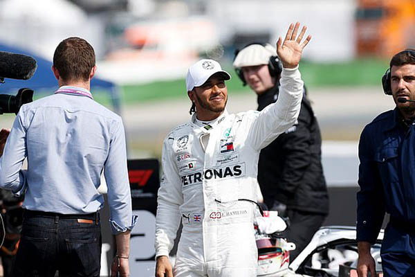 Vòng loại Grand Prix Đức: Hamilton chiếm pole, Ferrari tan tác