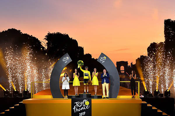 Egan Bernal vô địch Tour de France trẻ nhất kể từ 1909