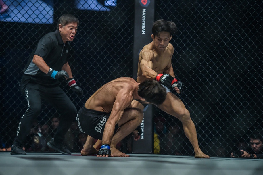 Martin Nguyễn khẳng định vẫn là vị vua bất khả chiến bại của hạng Featherweight Martin Nguyễn khẳng định vẫn là vị vua bất khả chiến bại của hạng Featherweight