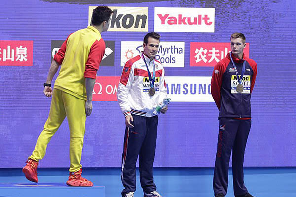 Kình ngư doping Trung Quốc được chào đón như người hùng sau vụ mắng đối thủ Anh tại giải bơi VĐTG Kình ngư doping Trung Quốc được chào đón như người hùng sau vụ mắng đối thủ Anh tại giải bơi VĐTG