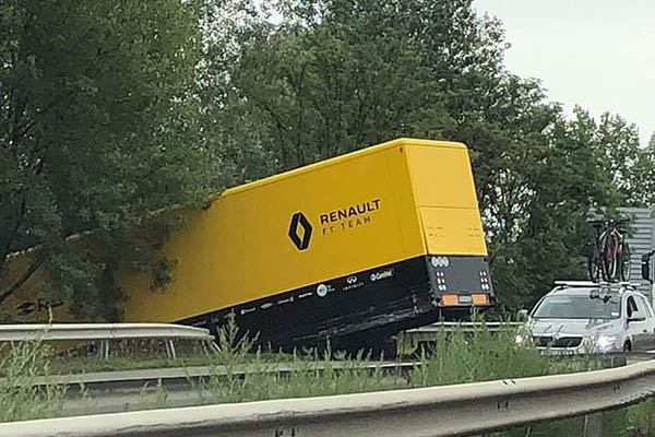Với Renault, cuộc đời về cơ bản là nhọ nhất làng F1!