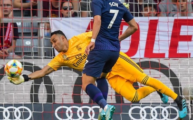 Real Madrid thua Tottenham khiến Zidane khó xử giữa Navas và Courtois