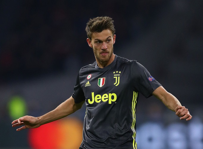 Tin chuyển nhượng tối 1/8: Arsenal đề xuất mượn trung vệ của Juventus