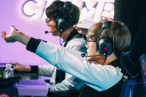 SKT Faker: Chúng tôi phải giữ đôi chân trên mặt đất SKT Faker: Chúng tôi phải giữ đôi chân trên mặt đất