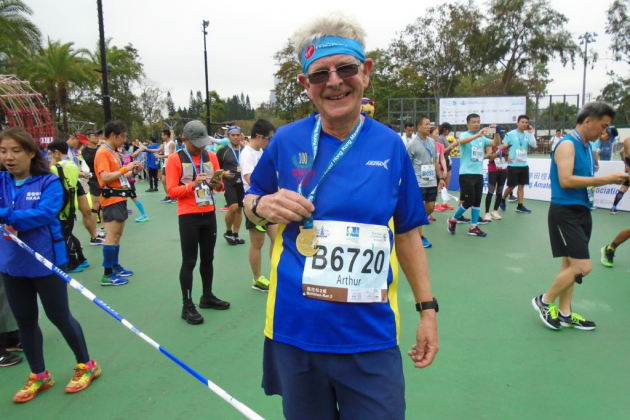 Người đàn ông 67 tuổi 500 lần chạy marathon trong vòng 27 năm Người đàn ông 67 tuổi 500 lần chạy marathon trong vòng 27 năm