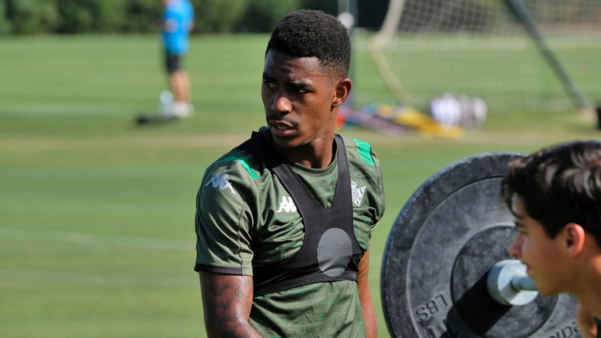 Chuyển nhượng Barca 4/8: Junior Firpo đến Barca kiểm tra y tế