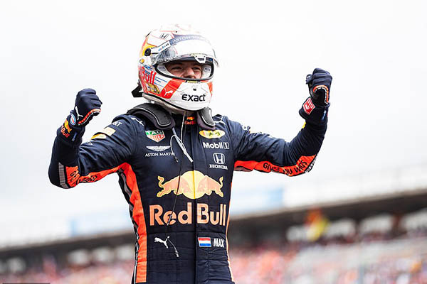 Max Verstappen cho rằng Lewis Hamilton thành công do "gặp đúng đội, đúng thời điểm"