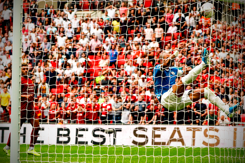 Walker cứu thua không tưởng đem Siêu Cúp Anh về cho Man City trước Liverpool