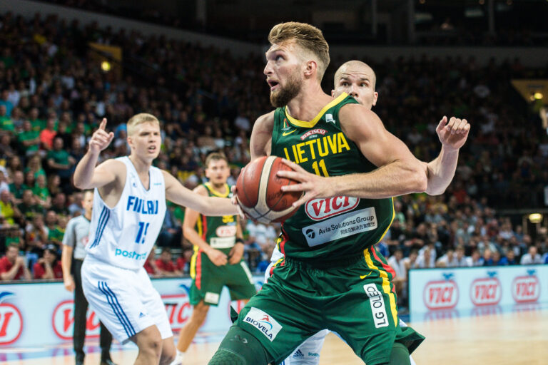 Valanciunas và Sabonis nằm trong danh sách rút gọn của ĐT Lít-va dự FIBA World Cup