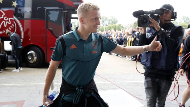 Chuyển nhượng Real Madrid 6/8: Ajax chốt thời gian chuyển nhượng Van de Beek