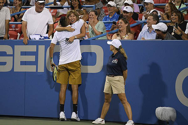 Cô muốn tôi phát bóng vào chỗ nào? hay diện mạo khác của Nick Kyrgios Cô muốn tôi phát bóng vào chỗ nào? hay diện mạo khác của Nick Kyrgios