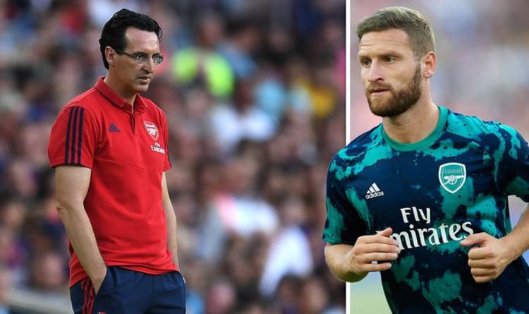 HLV Emery thừa nhận khả năng Arsenal bán thêm hậu vệ
