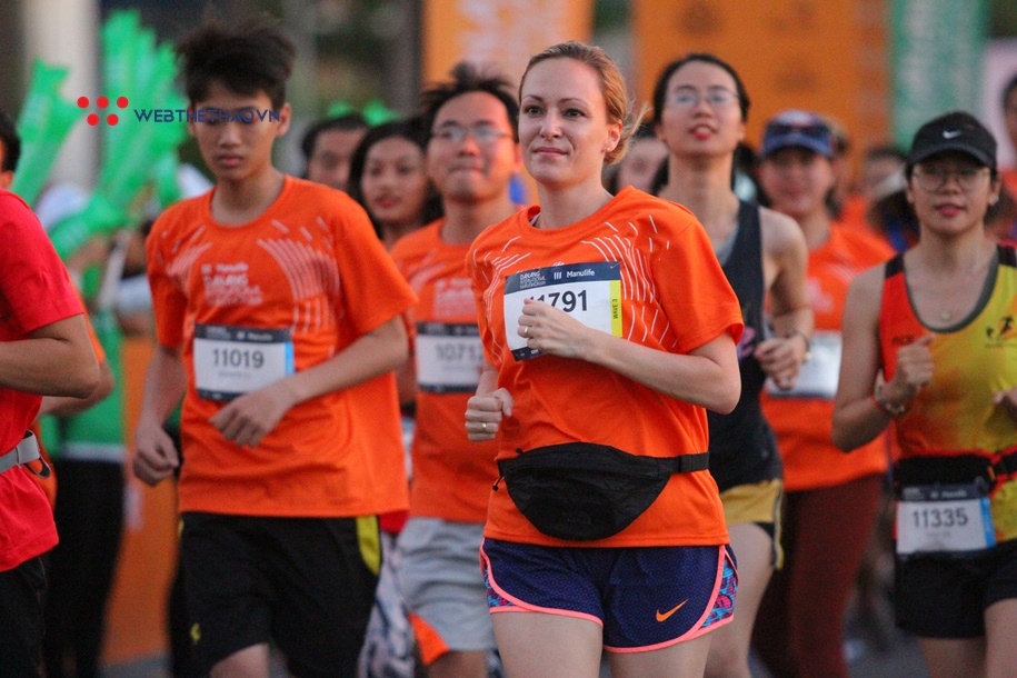 Bé “bỉm sữa” theo chân bố mẹ và nét độc đáo ở Đà Nẵng International Marathon