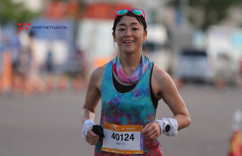 Bé “bỉm sữa” theo chân bố mẹ và nét độc đáo ở Đà Nẵng International Marathon