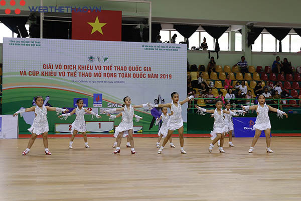 Giải Vô địch khiêu vũ thể thao quốc gia 2019: Đông vui như trẩy hội