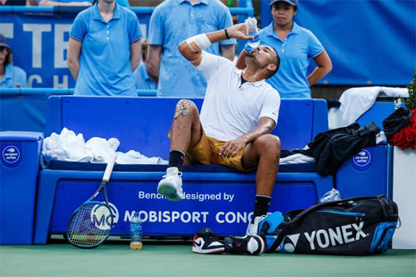 Rogers Cup: Nick Kyrgios đúng là "trai hư gái mới thương"