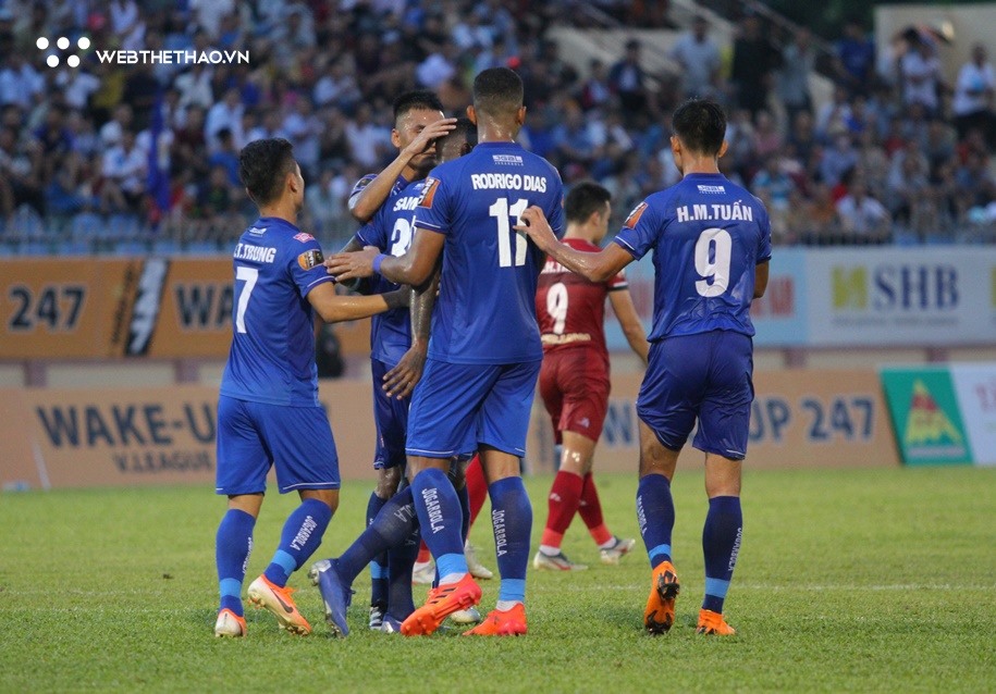 Hà Nội FC bắn "mũi tên trúng hai đích" trước TP. HCM như thế nào?
