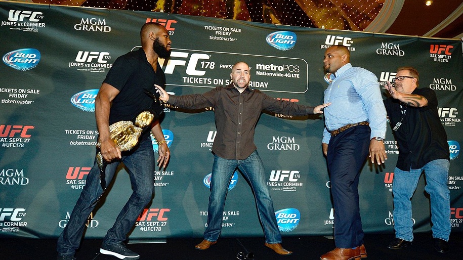 Daniel Cormier: Không có bao giờ có hòa bình giữa tôi và Jon Jones Daniel Cormier: Không có bao giờ có hòa bình giữa tôi và Jon Jones