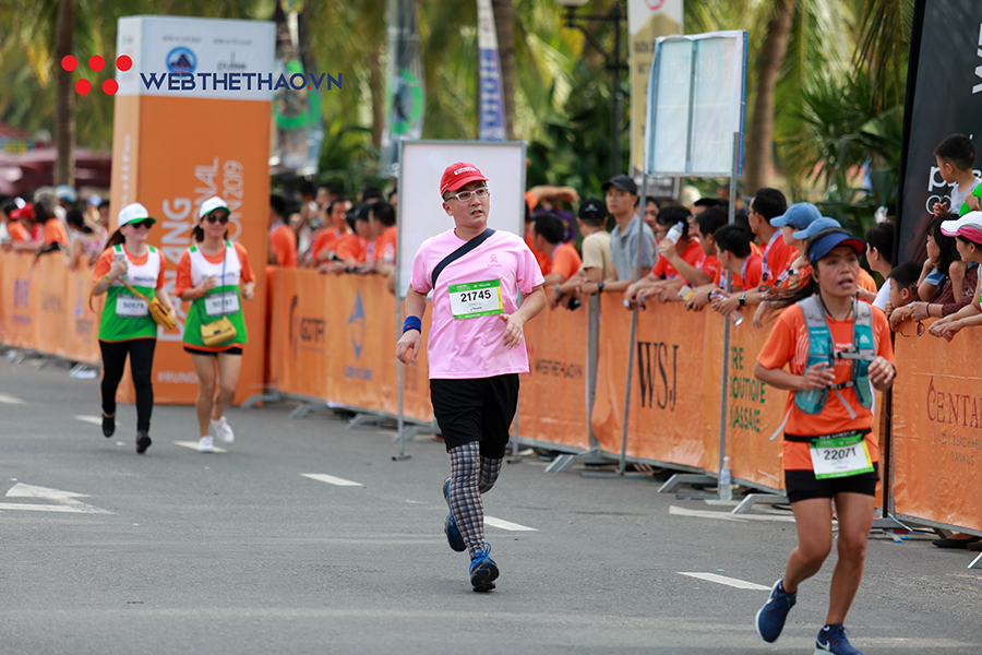 Những trang phục độc đáo và cá tính nhất Manulife Danang International Marathon 2019 Những trang phục độc đáo và cá tính nhất Manulife Danang International Marathon 2019