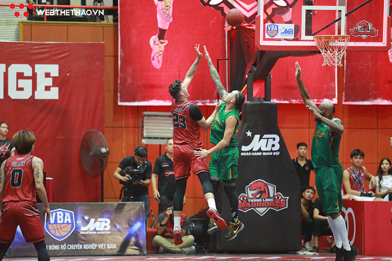 Ghi 35 điểm, Zach Allmon vẫn không giúp Thang Long Warriors có được chiến thắng