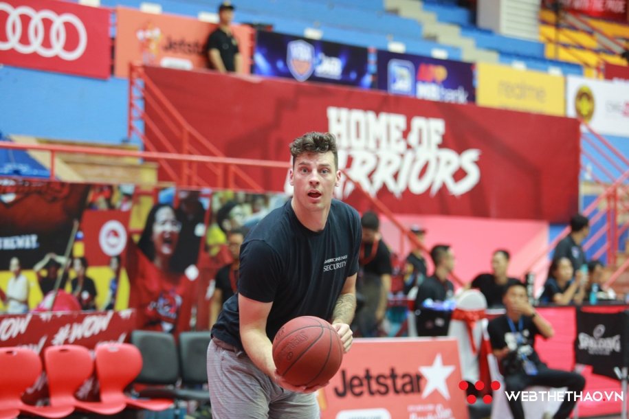 Zach Allmon và những hình ảnh đầu tiên tại Thang Long Warriors
