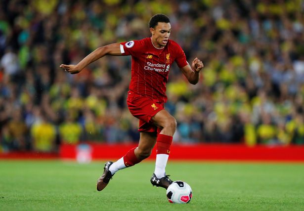Tại sao Wan-Bissaka tốt hơn Alexander-Arnold ở vị trí hậu vệ phải?
