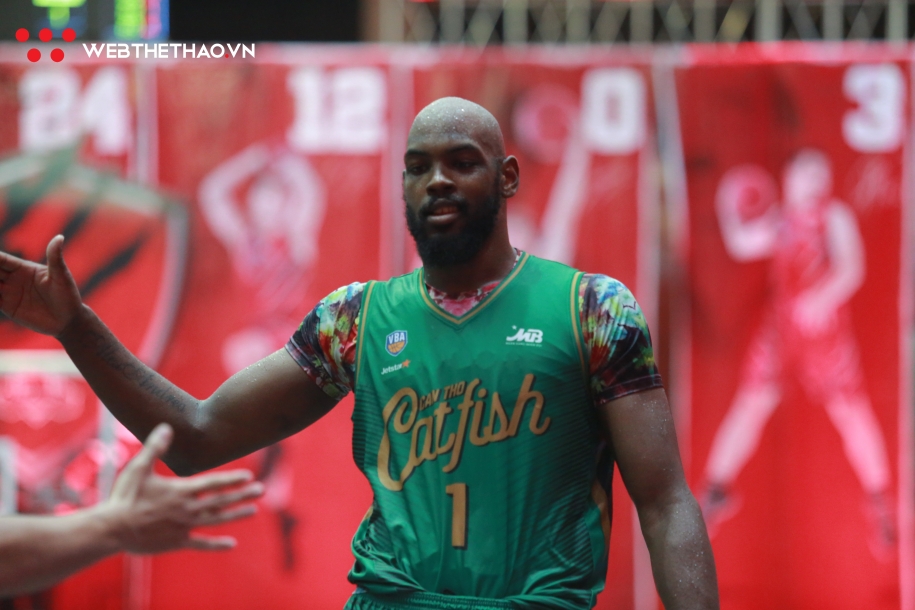 DeAngelo Hamilton trở lại thành Block Machine thật đúng lúc