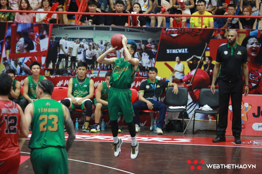Hoàng Ca chấn thương ngón tay trước thềm VBA Playoffs Hoàng Ca chấn thương ngón tay trước thềm VBA Playoffs