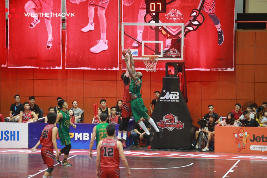 DeAngelo Hamilton trở lại thành Block Machine thật đúng lúc