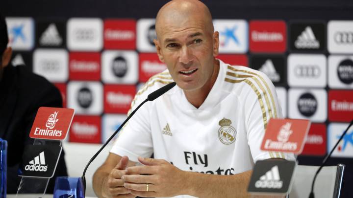 Chuyển nhượng Real Madrid 16/8: HLV Zidane có tuyên bố bất ngờ về Bale và James