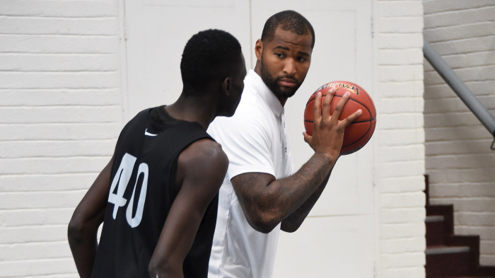 DeMarcus Cousins rách dây chằng đầu gối (video)