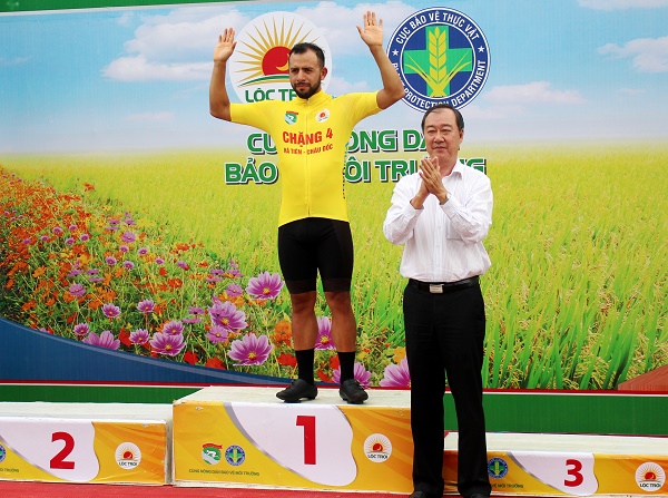 Giải xe đạp ĐBSCL 2019: Ngoại binh người Colombia đào sâu cách biệt áo vàng và áo xanh
