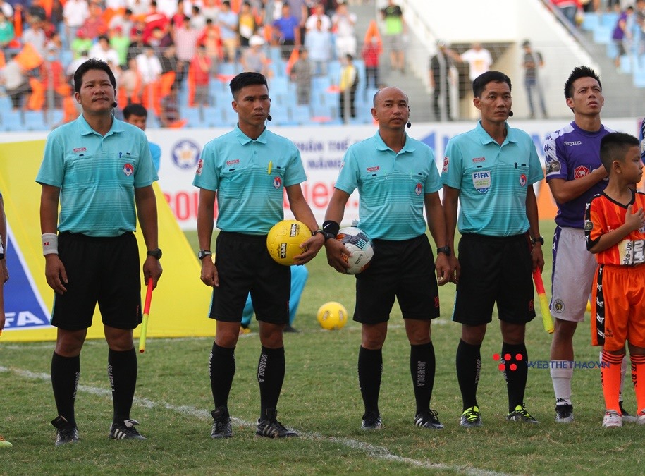 Trọng tài V.League 2019 đã đua nhau mắc sai lầm nghiêm trọng thế này đây