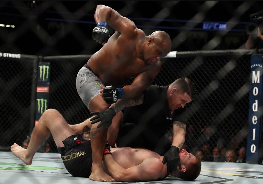 Nhận định Daniel Cormier vs Stipe Miocic 2 tại UFC 241 (10h00, 18/8) Nhận định Daniel Cormier vs Stipe Miocic 2 tại UFC 241 (10h00, 18/8)