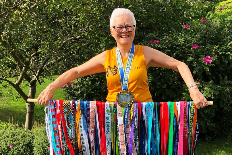 Đáng nể bà lão 66 tuổi chạy 100 marathon trong 5 năm
