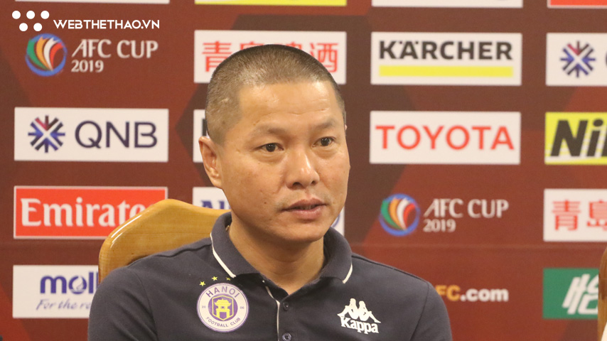 Hà Nội FC quá tải gần hết đội hình, Duy Mạnh phải nén đau ra sân