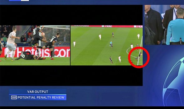 MU trải nghiệm VAR có "đau khổ" như Man City?
