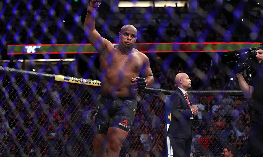 Cựu vô địch MMA 2 hạng cân Daniel Cormier là ai? Cựu vô địch MMA 2 hạng cân Daniel Cormier là ai?