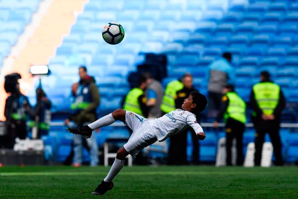 Con trai Ronaldo có cố vấn đặc biệt để trở thành siêu sao như cha mình