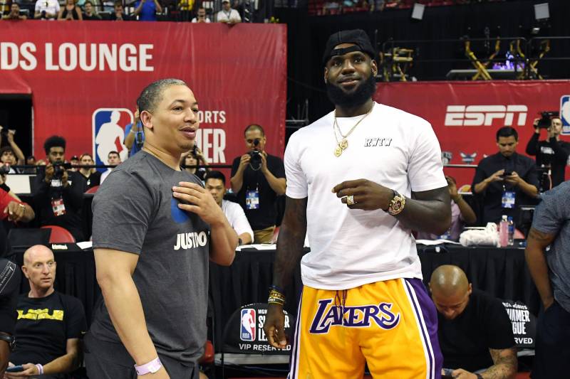 Thầy cũ LeBron James chính thức gia nhập LA Clippers