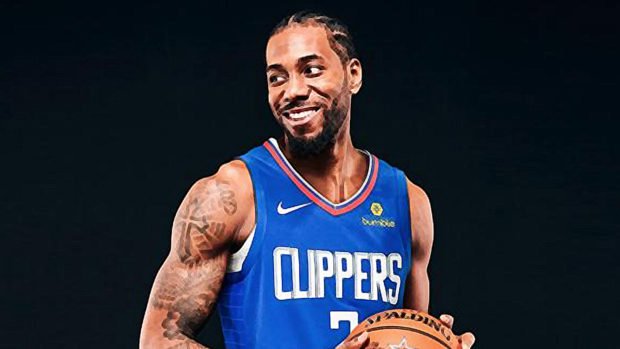 Kawhi Leonard ủng hộ 1 triệu chiếc ba lô cho các em nhỏ ở Nam California