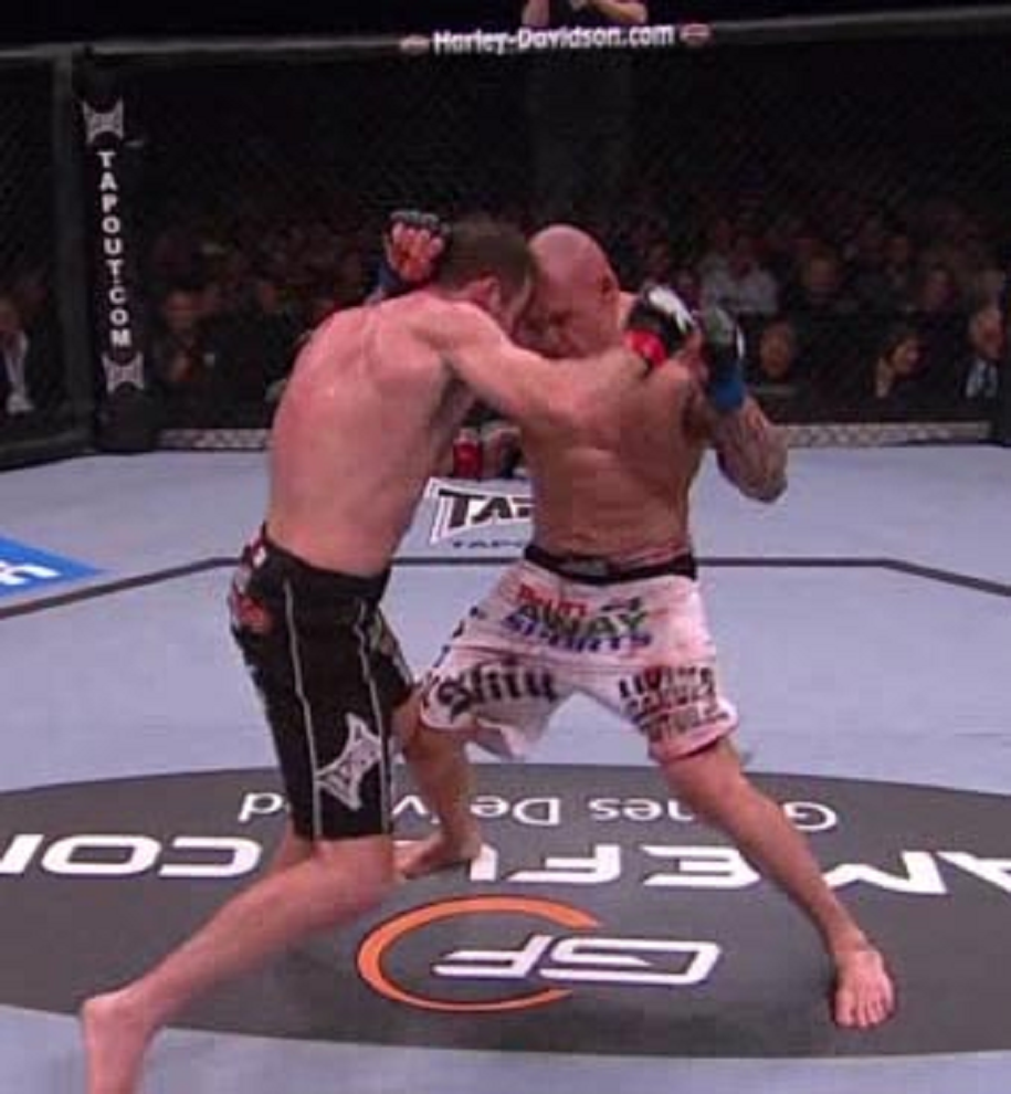 Những lỗi và tiểu xảo trong MMA (Phần 5): Lỗi húc đầu Những lỗi và tiểu xảo trong MMA (Phần 5): Lỗi húc đầu