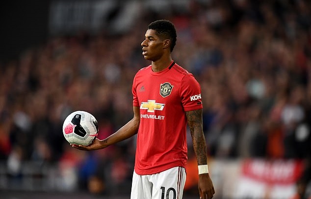 MU tuyên bố bất ngờ về người sút phạt đền giữa Pogba và Rashford