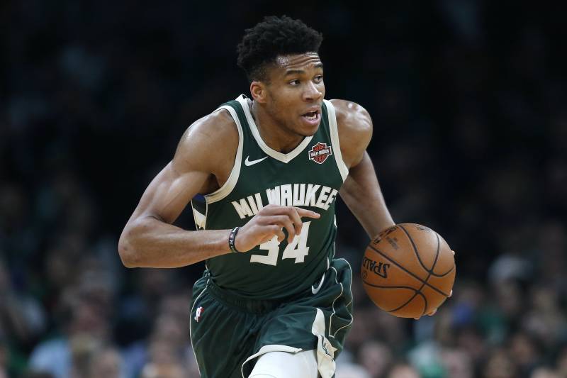 Giannis Antetokounmpo lấy cảm hứng từ gia đình cho đôi giày mang tên anh