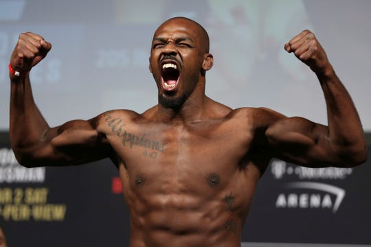 Jon Jones hầu tòa tháng 9 do sàm sỡ nữ phục vụ CLB thoát y