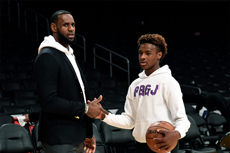 Mới 14 tuổi, con trai LeBron James đã được chào đón như một siêu sao