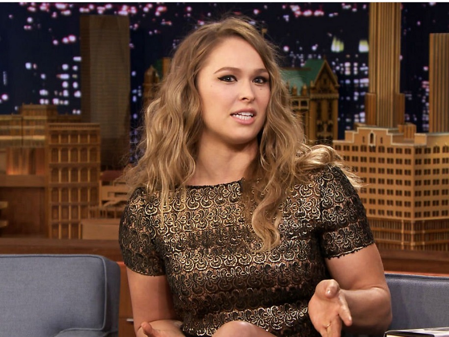 Ronda Rousey suýt mất ngón tay vì tai nạn trên phim trường Ronda Rousey suýt mất ngón tay vì tai nạn trên phim trường