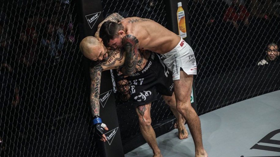 Các tình huống đối kháng trong MMA – Phần 2: Lầy lội như grappling Các tình huống đối kháng trong MMA – Phần 2: Lầy lội như grappling